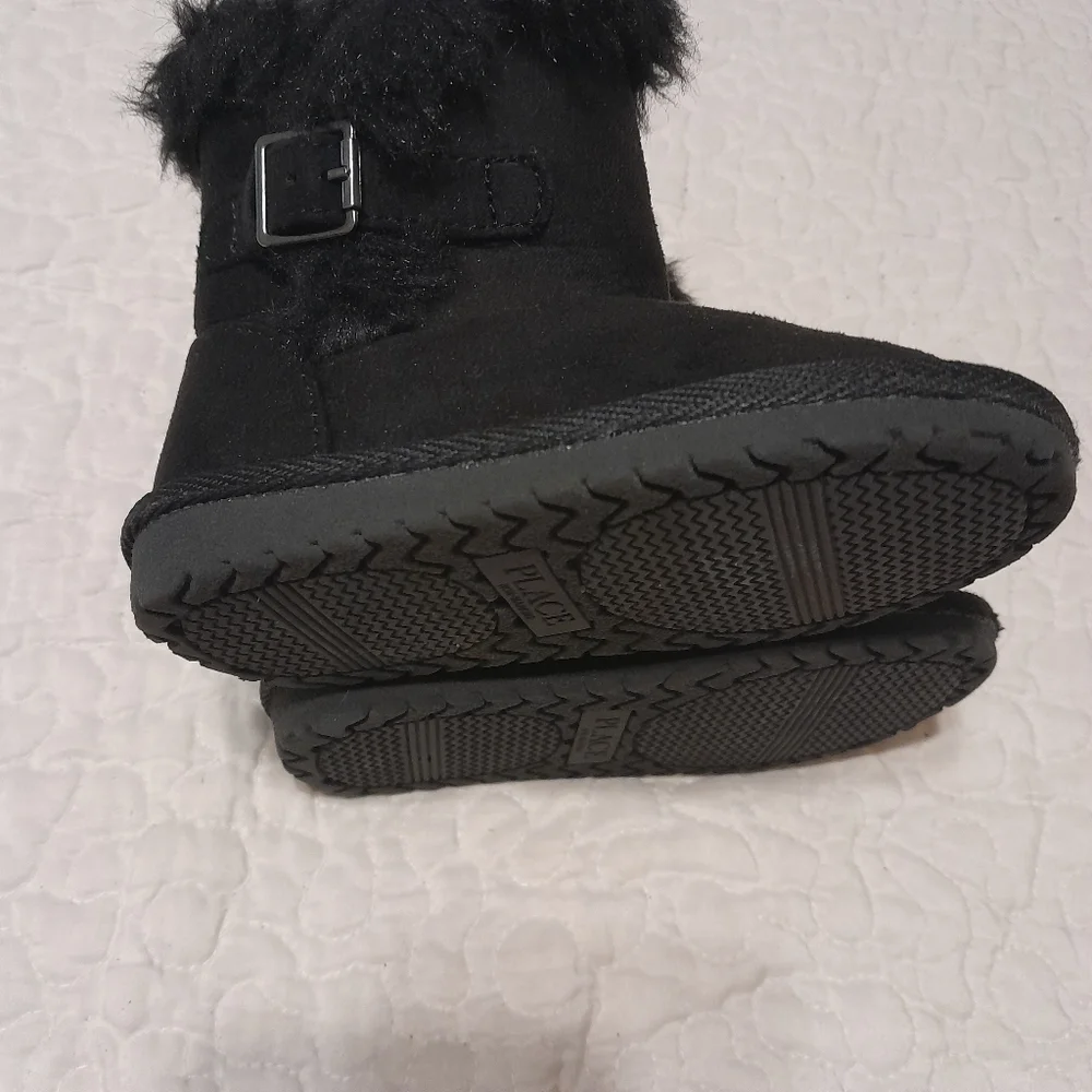 Place 🙋‍♀️ girls' boots